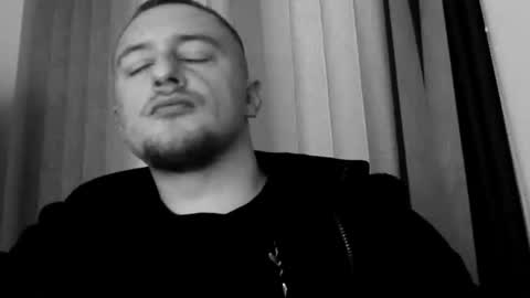 Snapshot of lev1ngston chatting on 12/16/25, 01:38 lev1ngston online show from 12/16/25, 01:38