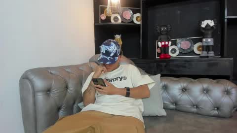 Snapshot of levy_steve chatting on 03/12/25, 03:02 LevySteven online show from 03/12/25, 03:02