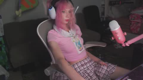 Snapshot of lewdy_booty chatting on 10/23/25, 03:50 lewdy booty online show from 10/23/25, 03:50