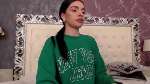 Snapshot of lexi__vicious chatting on 02/17/25, 11:53 lexi__vicious online show from 02/17/25, 11:53