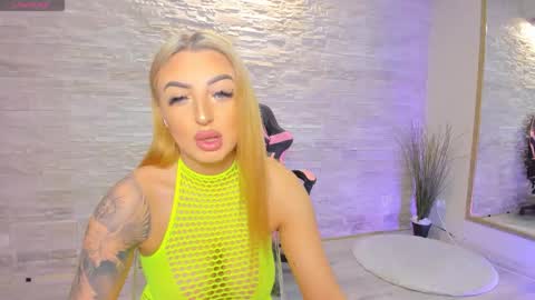 Lexi online show from 10/14/25, 04:24