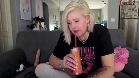 Snapshot of lexi_shocker chatting on 01/08/26, 08:00 Lexi online show from 01/08/26, 08:00