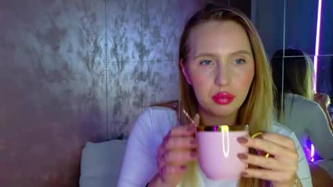 LEXXY online show from 11/27/25, 05:42