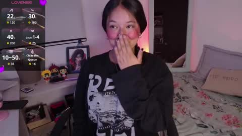 Snapshot of lexie_babe chatting on 11/04/25, 12:21 Lexie Thompson 8pm 0000am -5 online show from 11/04/25, 12:21