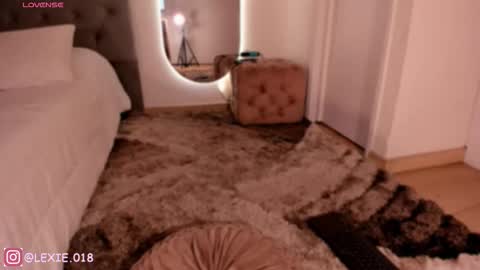 Snapshot of lexie_red chatting on 03/07/26, 11:35 LEXIE online show from 03/07/26, 11:35