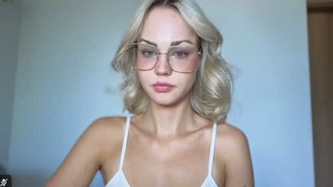 Lexie online show from 06/17/26, 07:00