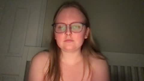 Snapshot of lexielilacs chatting on 12/08/24, 01:35 lexie online show from 12/08/24, 01:35