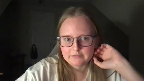 Snapshot of lexielilacs chatting on 01/16/25, 01:37 lexie online show from 01/16/25, 01:37