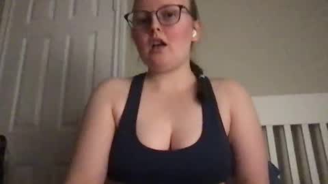 Snapshot of lexielilacs chatting on 01/22/25, 02:48 lexie online show from 01/22/25, 02:48