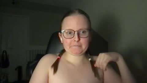 Snapshot of lexielilacs chatting on 02/25/25, 03:42 lexie online show from 02/25/25, 03:42