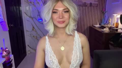 lexiesmith_ online show from 11/20/25, 12:44