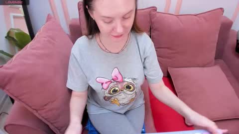 Snapshot of lexihoward chatting on 10/14/25, 06:25 Lexi online show from 10/14/25, 06:25