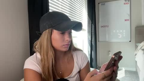 lexiiiii27 online show from 09/08/25, 08:19