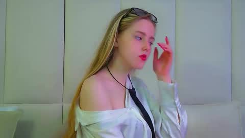 Lexi online show from 09/30/25, 08:19