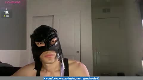 Snapshot of lexxxcazzo chatting on 10/22/25, 09:09 Dromaeosaurex online show from 10/22/25, 09:09
