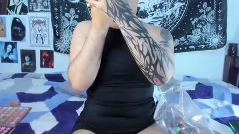 Snapshot of lexxxx_2 chatting on 02/13/25, 08:45 LEXXY online show from 02/13/25, 08:45