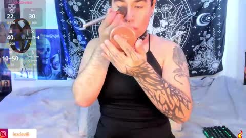 Snapshot of lexxxx_2 chatting on 10/19/25, 02:07 LEXXY online show from 10/19/25, 02:07