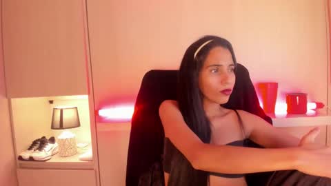 Snapshot of lexyquinn_ chatting on 02/05/26, 04:17 L I A online show from 02/05/26, 04:17