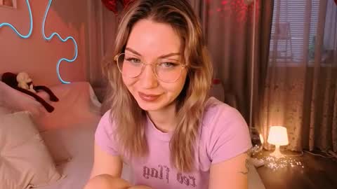 Snapshot of leyalayla chatting on 02/26/26, 02:10 Lily online show from 02/26/26, 02:10