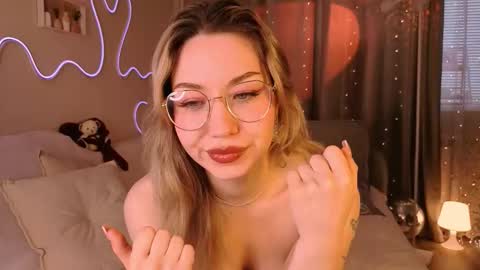 Snapshot of leyalayla chatting on 03/12/26, 02:50 Lily online show from 03/12/26, 02:50