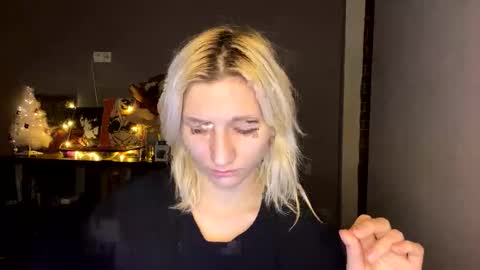 Leya online show from 12/14/25, 05:18