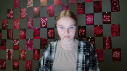 Snapshot of leyla_le chatting on 09/09/25, 06:35 Leyla online show from 09/09/25, 06:35