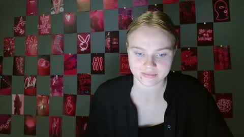 Snapshot of leyla_le chatting on 09/10/25, 06:35 Leyla online show from 09/10/25, 06:35