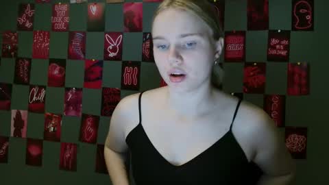 Snapshot of leyla_le chatting on 09/13/25, 06:02 Leyla online show from 09/13/25, 06:02