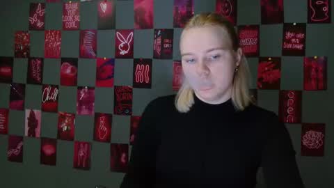Snapshot of leyla_le chatting on 09/19/25, 06:04 Leyla online show from 09/19/25, 06:04