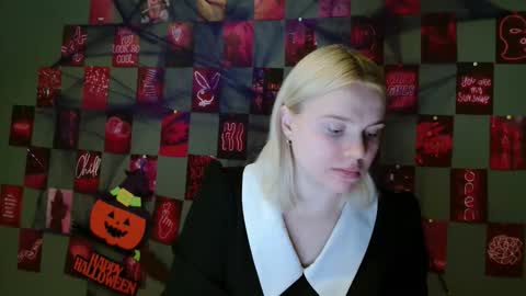 Snapshot of leyla_le chatting on 10/02/25, 06:31 Leyla online show from 10/02/25, 06:31