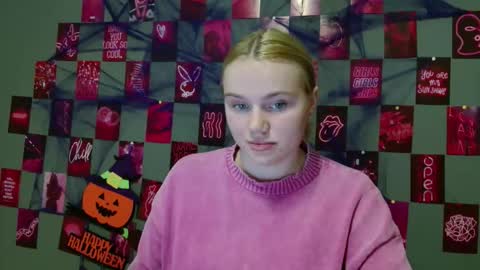 Snapshot of leyla_le chatting on 10/04/25, 05:11 Leyla online show from 10/04/25, 05:11
