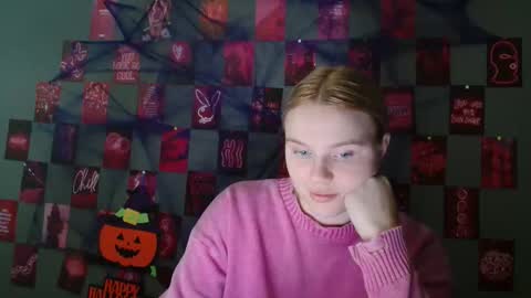 Snapshot of leyla_le chatting on 10/25/25, 05:59 Leyla online show from 10/25/25, 05:59