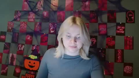 Snapshot of leyla_le chatting on 10/27/25, 07:23 Leyla online show from 10/27/25, 07:23