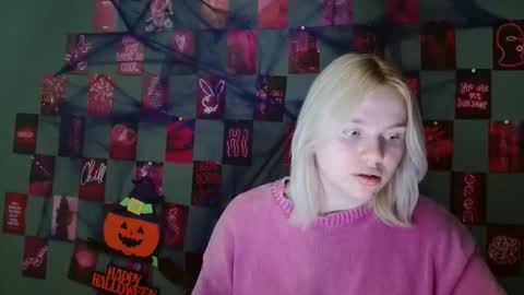 Snapshot of leyla_le chatting on 11/01/25, 07:21 Leyla online show from 11/01/25, 07:21