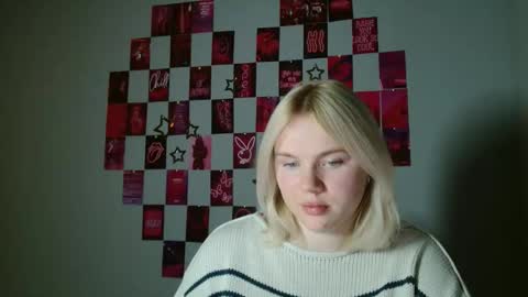 Snapshot of leyla_le chatting on 11/05/25, 07:08 Leyla online show from 11/05/25, 07:08