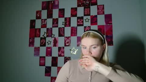 Snapshot of leyla_le chatting on 11/07/25, 07:52 Leyla online show from 11/07/25, 07:52