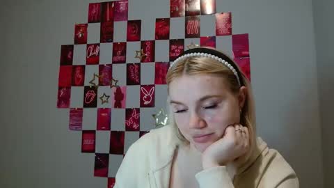 Snapshot of leyla_le chatting on 11/10/25, 07:07 Leyla online show from 11/10/25, 07:07