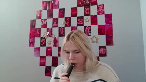 Snapshot of leyla_le chatting on 11/14/25, 07:07 Leyla online show from 11/14/25, 07:07