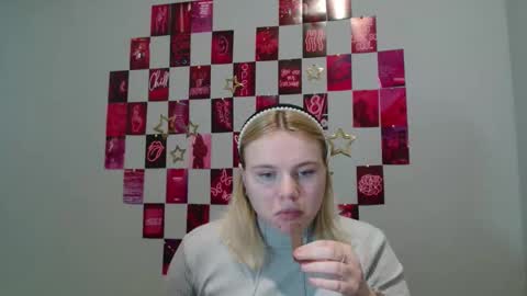 Snapshot of leyla_le chatting on 11/15/25, 07:38 Leyla online show from 11/15/25, 07:38