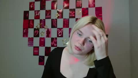 Snapshot of leyla_le chatting on 11/21/25, 06:06 Leyla online show from 11/21/25, 06:06