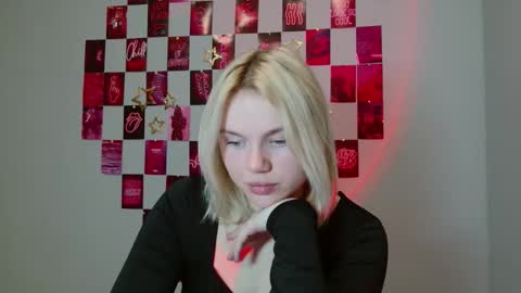 Snapshot of leyla_le chatting on 11/22/25, 07:07 Leyla online show from 11/22/25, 07:07