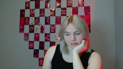 Snapshot of leyla_le chatting on 11/25/25, 07:08 Leyla online show from 11/25/25, 07:08