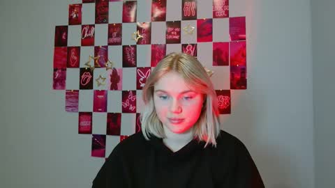 Snapshot of leyla_le chatting on 11/26/25, 07:09 Leyla online show from 11/26/25, 07:09