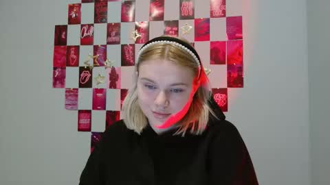 Snapshot of leyla_le chatting on 11/27/25, 07:32 Leyla online show from 11/27/25, 07:32