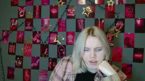 Snapshot of leyla_le chatting on 12/16/25, 07:13 Leyla online show from 12/16/25, 07:13