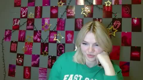 Leyla online show from 12/23/25, 07:06