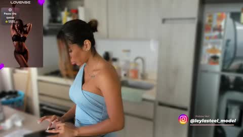 INSTA leylasteel model         online show from 03/05/25, 01:50