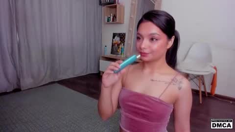 Leyla online show from 11/18/25, 09:25