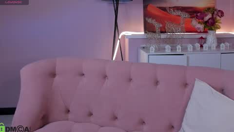 Snapshot of leylamirage chatting on 02/15/26, 04:09 leylamirage online show from 02/15/26, 04:09