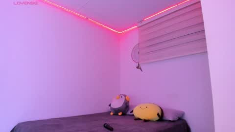 Snapshot of leyre_lerr chatting on 12/16/24, 01:21 Jessica online show from 12/16/24, 01:21